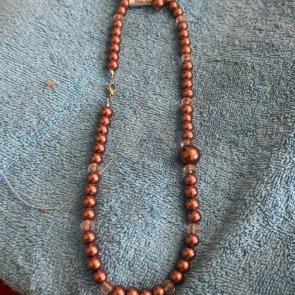 Women’s Vintage Beautiful copper colored beaded necklace with matching earrings.